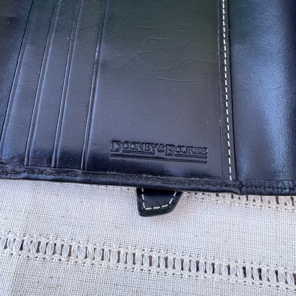 DOONEY & BOURKE VINTAGE SIGNATURE CANVAS AND LEATHER  WALLET - Picture 7 of 8